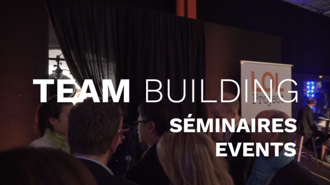 Quelle drôle d’idée de rire en entreprise ! Depuis plus de 10 ans, les équipes du LOL Project proposent une expérience unique basée sur le rire. Oser rire sur son lieu de travail, c’est pour certains une réelle prise de risque, c’est aussi pour d’autres un dépassement de soi. Rire en entreprise c’est afficher son bonheur d’être ensemble, se retrouver et renforcer la cohésion d’équipe . Ainsi, votre entreprise affiche, par une action innovante, son attachement aux valeurs humaines, sa motivation à prendre soin de sa communauté par une démarche engagée. Le LOL Project renvoie une image positive de votre entreprise à vos clients et à vos futurs collaborateurs. Faire entrer le rire sur son lieu de travail c’est aussi une preuve de management audacieux qui booste À coup sûr les performances de vos équipes. Le LOL Project est idéal pour vos actions de team building, lors de séminaires ou vos événements d’entreprise. L’histoire et les actions du LOL Project reflètent parfaitement la transformation personnelle qui vous attend, pour mieux vivre et travailler ensemble ! Comment se réinventer, comment motiver ses troupes, comment donner un sens à son travail, autant de questions que nous nous posons chaque jour. Si vous avez envie de vivre l’énergie du LOL Project , n’hésitez plus on vous attends!